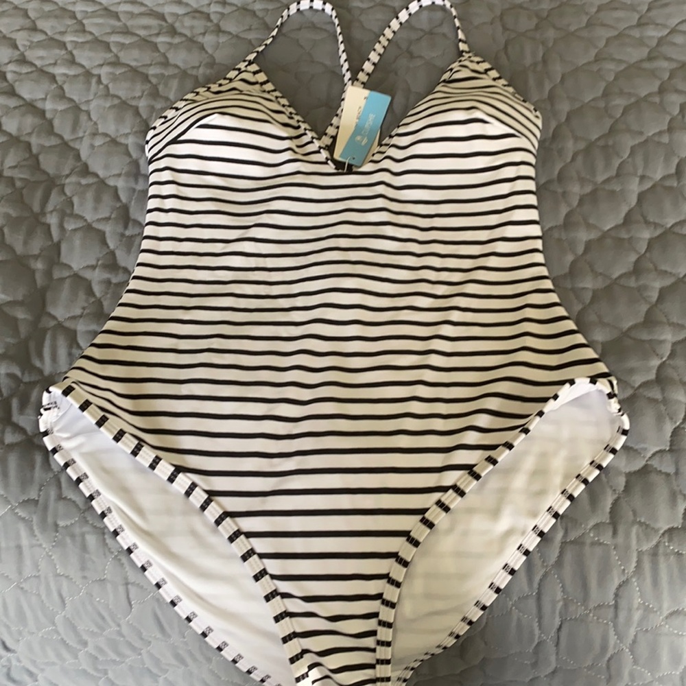CupShe NWT white and black 1 piece suit Medium